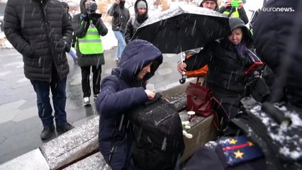 شاهد: روسيا تعتقل أكثر من 170 متظاهرا مناهضا لغزو أوكرانيا