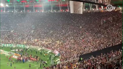 下载视频: Torcida do Fluminense faz a festa no Maracanã com o título do Carioca