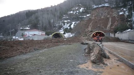Heyelan sonrası Bolu Dağı Tüneli'nde yol açma çalışmaları devam ediyor (2)