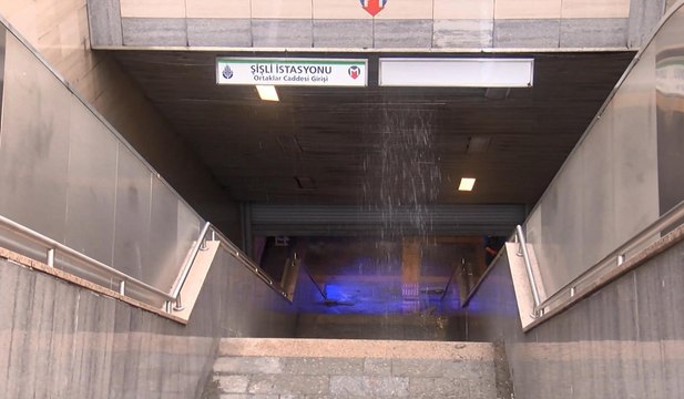 Şişli'de su borusu patladı