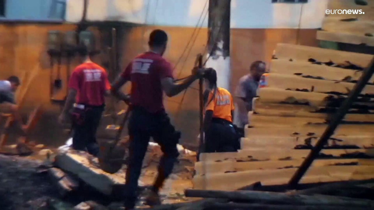 فيديو: 14 قتيلا على الأقل جراء أمطار غزيرة في ا...