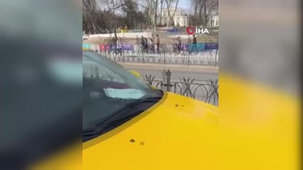 "Sadece turist" alan boş taksileri görüntüledi, taksicilerin saldırısına uğradı