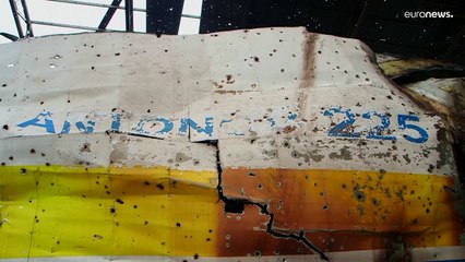 شاهد: الأوكرانيون يستعيدون السيطرة على مطار أنتونوف المدمر بشكل كامل