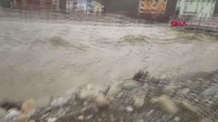 KASTAMONU'DA GEÇİCİ KÖPRÜ YIKILDI