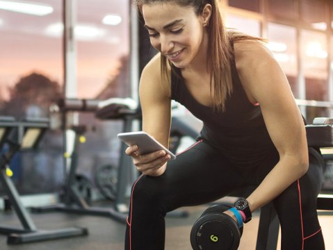 Diese fünf Dinge solltest du im Fitnessstudio lieber lassen