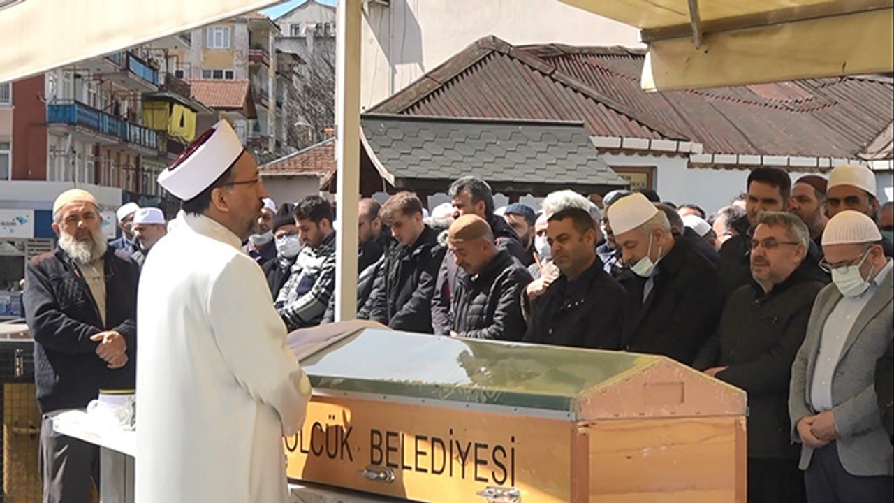 Kerem Aktürkoğlu, babaannesini son yolculuğuna uğurladı