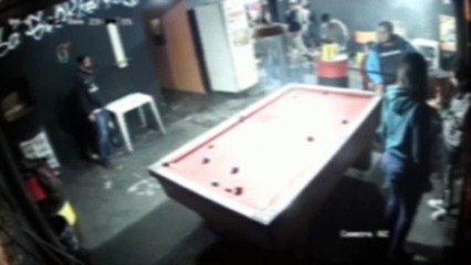 Atirador invade bar e deixa uma pessoa morta e outra ferida na Capital