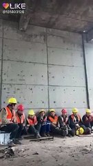 Cet ouvrier a un talent caché...