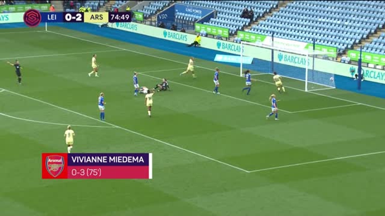 Arsenal keep pressure on Chelsea in WSL title race
