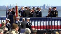 Dünya bu görüntüleri konuşuyor! Joe Biden askeri törende ayakta uyudu