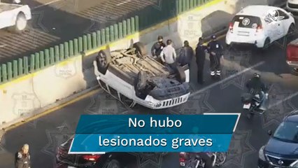 Choque y volcadura colapsan circulación en Periférico Norte