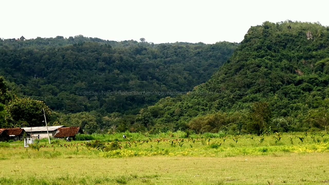 Pedesaan Indah Yang Tersembunyi Dibawah Pegunungan Wisata Candi Ijo, Sleman, Yogyakarta.
