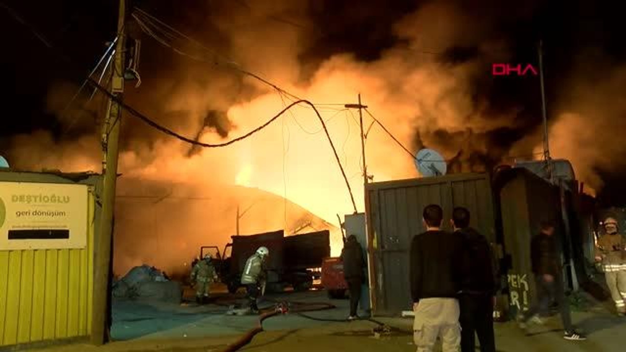 ÜMRANİYE'DE GERİ DÖNÜŞÜM TESİSİ ALEVLERE TESLİM OLDU(2)