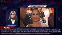 Joni Mitchell Makes Rare Public Appearance at 2022 GRAMMYs - 1breakingnews.com