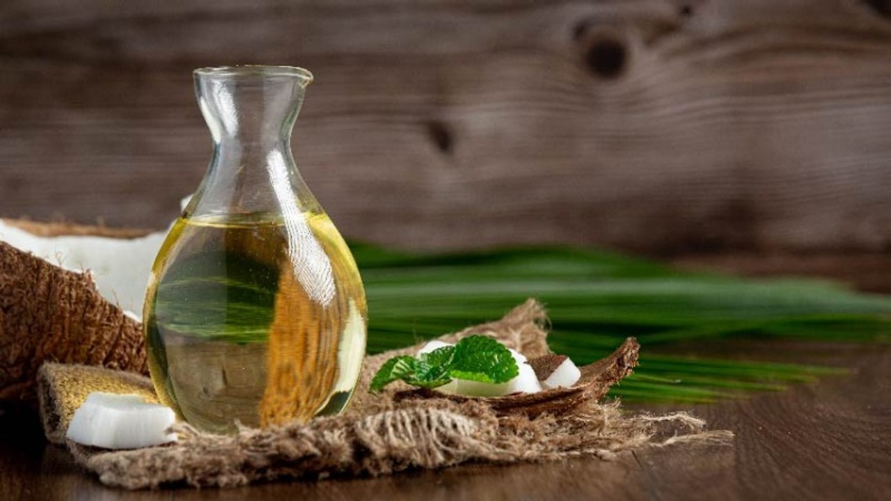 Tak Hanya untuk Menggoreng, Minyak Kelapa Bisa Atasi Permasalahan Rambut