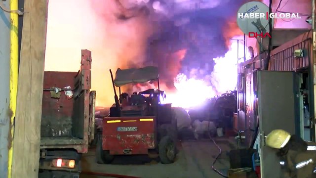 Ümraniye'de geri dönüşüm tesisi alevlere teslim oldu