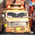 من فن تلوين الشاحنات الرائج في باكستان.. إلى صنع قطع فنية زاهية من نوع جديد!