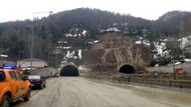 Heyelan iki yönün de kapanmasına neden olmuştu! Bolu Dağı Tüneli yeniden ulaşıma açılıyor