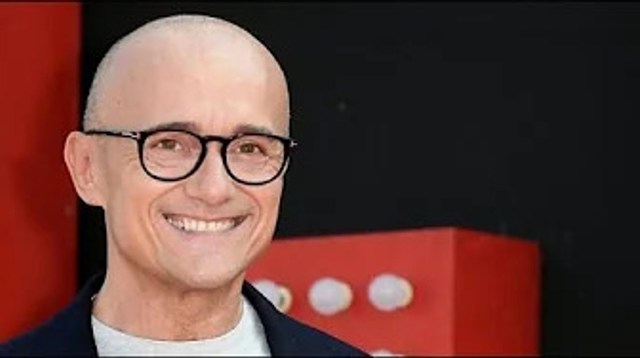 Alfonso Signorini: "Il GF Vip non mi manca e non sento la mancanza di Alex. In futuro vorrei condurr
