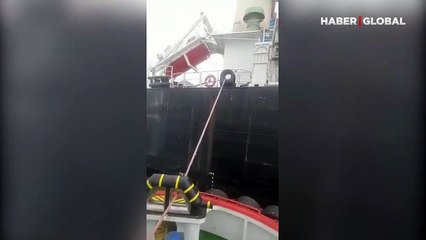 Haydarpaşa'da gemi karaya oturdu