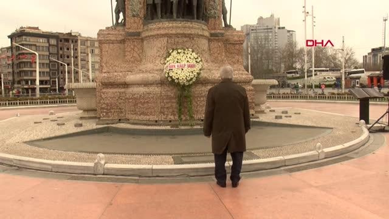 TÜRK KALP VAKFI TAKSİM CUMHURİYET ANITI'NA ÇELENK BIRAKTI