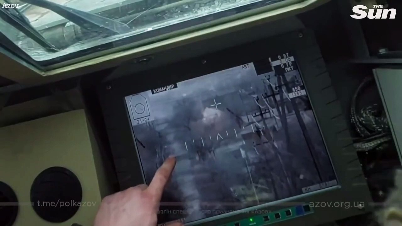 Ukrainian troops blow up and destroy Russian Z tank