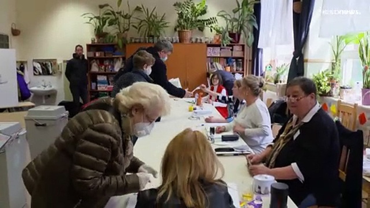 حزب رئيس الوزراء فيكتور أوربان "فيدس" يتصدر النتائج الأولية للانتخابات العامة في المجر