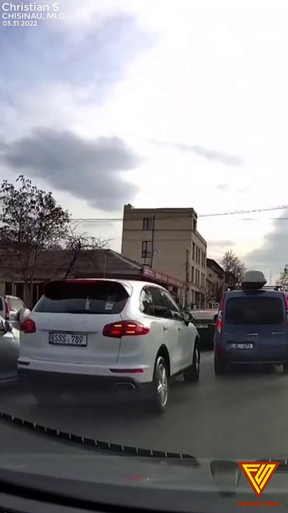 Traffic Line Cutter — CHISINAU, MLD | Road Rage | Caught On Camera | Footage Show