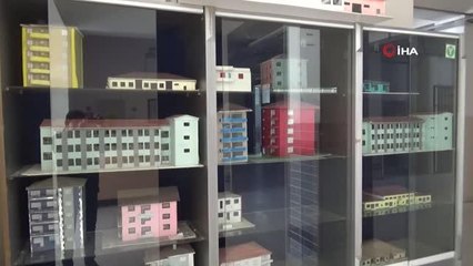 Öğrenciler, evini sil baştan yeniledikleri aileye ziyarette bulundu