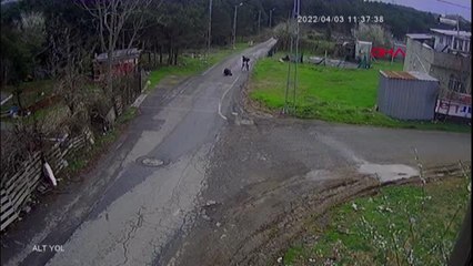 SULTANGAZİ'DE ANNESİNİ BENZİN DÖKÜP YAKMAK İSTEDİ