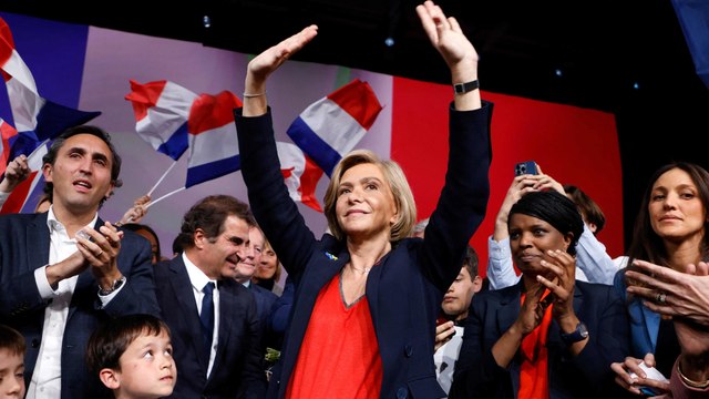 Malgré les huées pour Sarkozy, Pécresse arrive à galvaniser ses troupes lors de son meeting à Paris