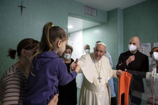 Papa'dan Avrupa'ya çağrı: Ukraynalılara olduğu gibi Akdeniz'den gelen göçmenlere de kapıları açın