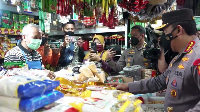 Kapolri Sepekan : Kapolri Tinjau Langsung Pabrik Minyak Goreng PT TBL