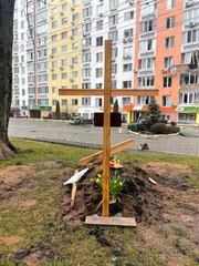 Irpin'de siviller evlerinin bahçesine gömüldü