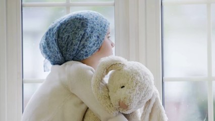 War in Ukraine: This photo of an armed girl is not what you think