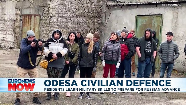 Ukraine war: Odesa locals undergo military training to prepare for Russian attack