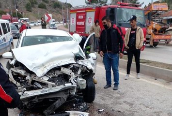 Orta refüjü aşarak karşı şeride geçen çöp kamyonu dehşet saçtı