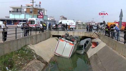Antalya’da 2 araç su kanalına uçtu