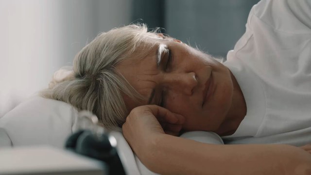 Sleep: Does hitting the snooze button really let you sleep more?