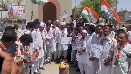 महंगाई के विरोध में दिया धरना