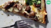 Pizza blanche au fromage, épinards et champignons