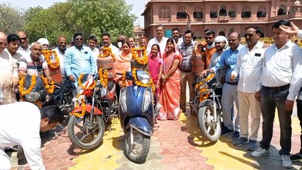 बढ़ती महंगाई पर कांग्रेस का अनूठा प्रदर्शन