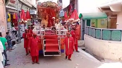 शाही लवाजमे के साथ निकली गणगौर की सवारी, परंपरा और लोकनृत्य का दिखा अनूठा संगम, देखिए वीडियो...