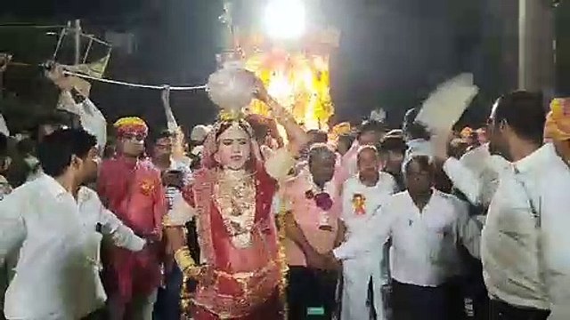 gangaur 2022 : अपने अखंड सुहाग के लिए पूजन... इस शहर में गहनो से लकदक निकलती है गणगौर