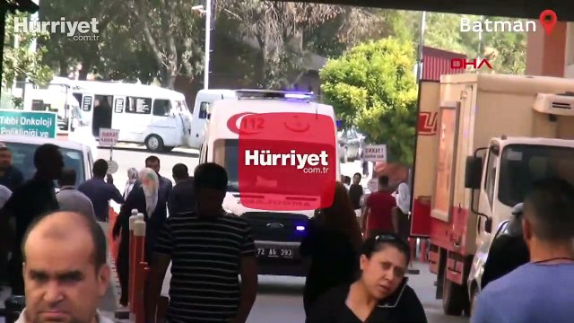 Eşini 3 çocuğunun gözü önünde bıçakladı