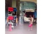 Homem ateia fogo em carro e é preso em posto de gasolina