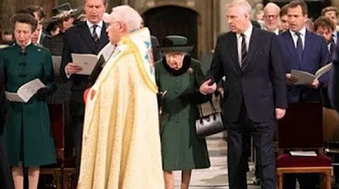 Le prince Charles et William ne toléreront pas qu'Andrew revienne sur le devant de la scène, selon u