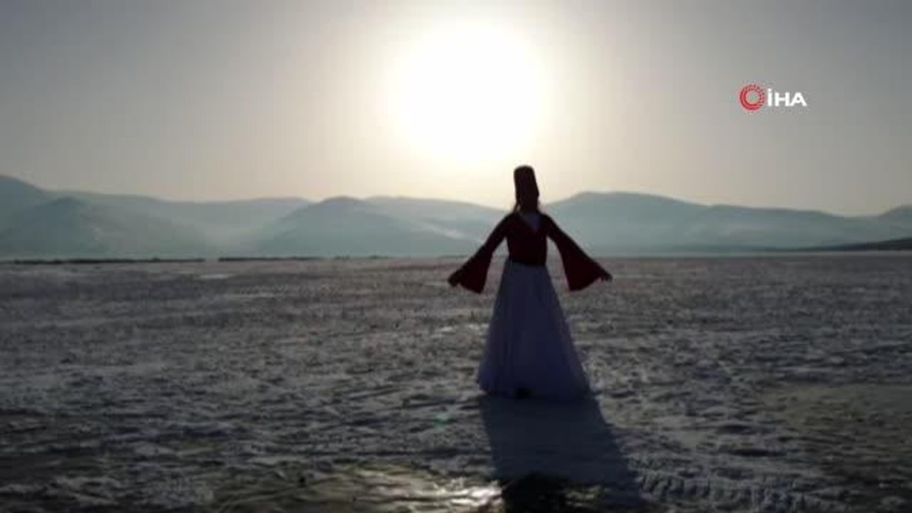 Son dakika haber: Çıldır Gölü'nde büyüleyen 'Sema' gösterisi