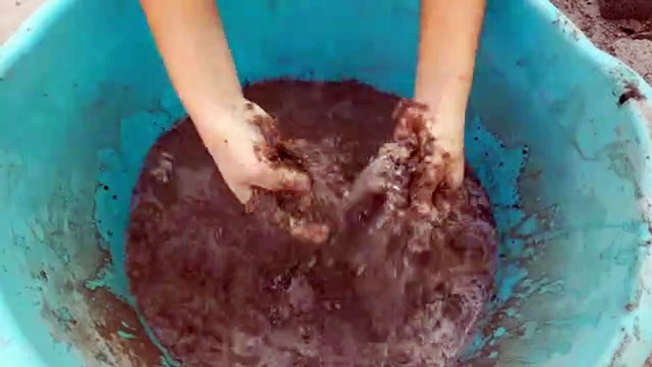 Super Gritty Sand Cement Messy Water Crumbles Cr: Awunai ASMR - video ...