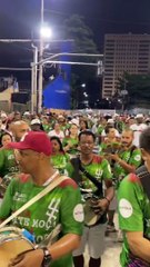 Paolla Oliveira encanta ao usar look com cores da Grande Rio